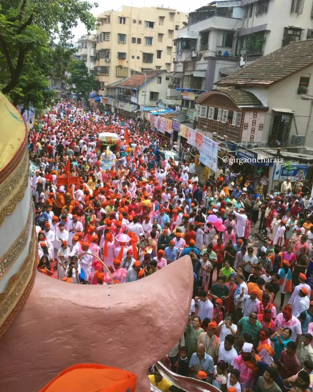 Raja and his devotees